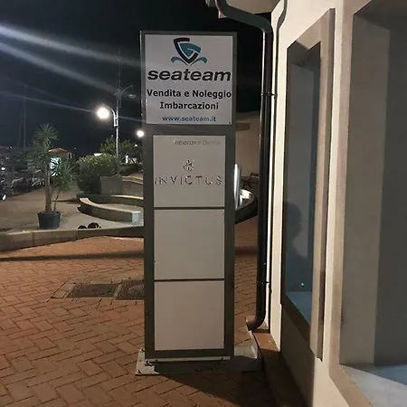 Seateam Srl Noleggio Imbarcazioni Ботель *